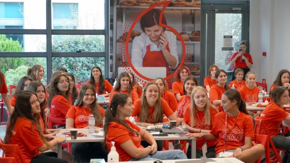 VODAFONE codelikeagirl2024